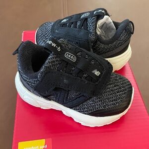 New Balance 1440 Baby Black and Gray Sneakers